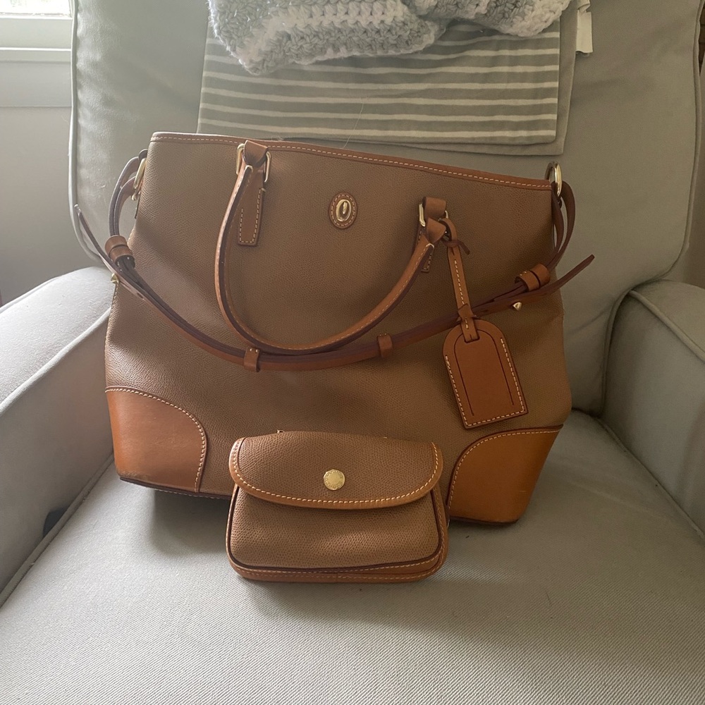 Dooney and Bourke Tote with accessories